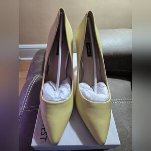 Nwb Nine West size 11 Yellow Heels